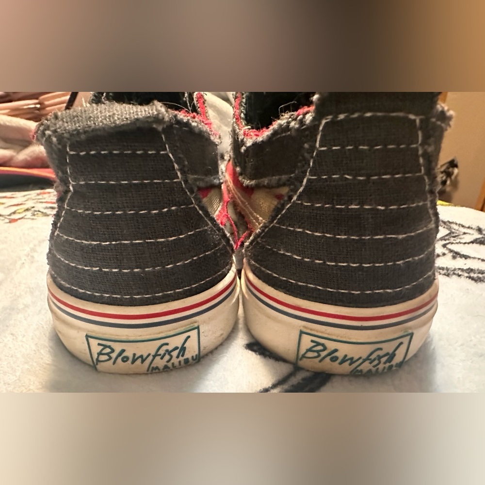 Womens Blowfish Malibu Slip On Navy Star Red Cozumel Print Shoes Sneakers Sz 9.5 - Picture 2 of 5